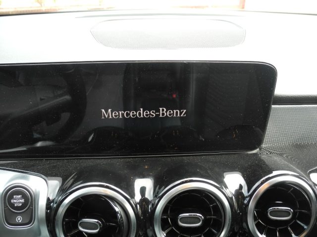 MERCEDES-BENZ GLB 200 usata, con Bracciolo
