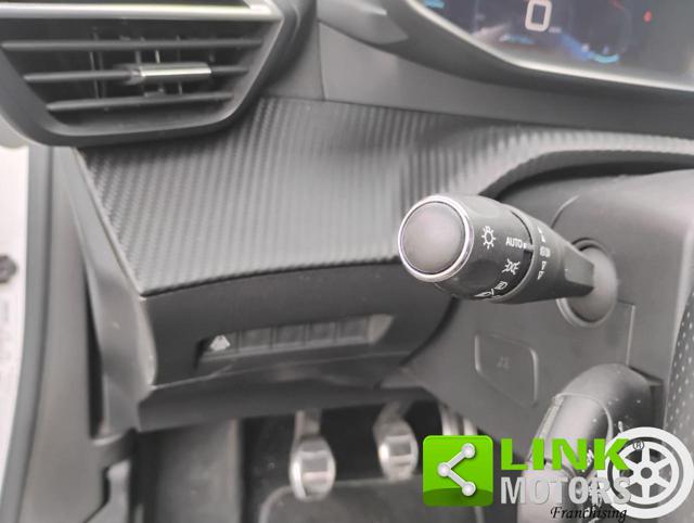 PEUGEOT 2008 usata, con Touch screen