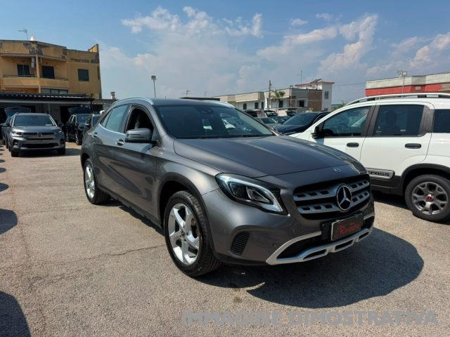 MERCEDES-BENZ GLA 200 usata, con Alzacristalli elettrici