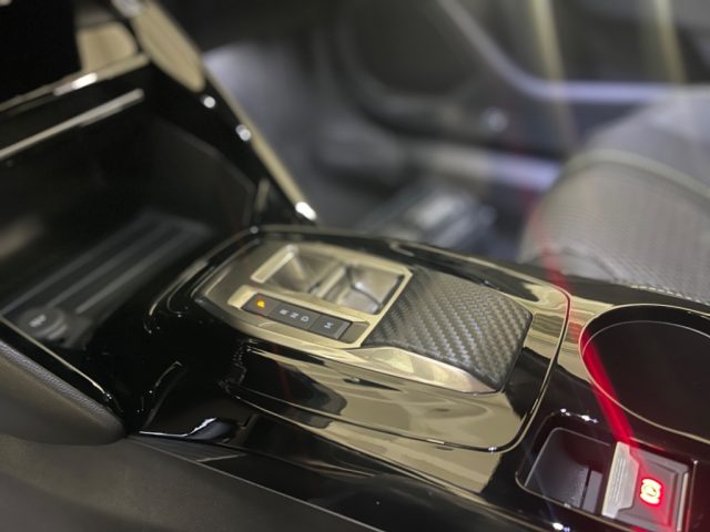 PEUGEOT 2008 usata, con Touch screen