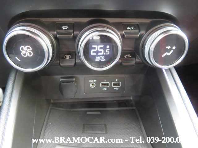 RENAULT Clio usata, con Volante in pelle