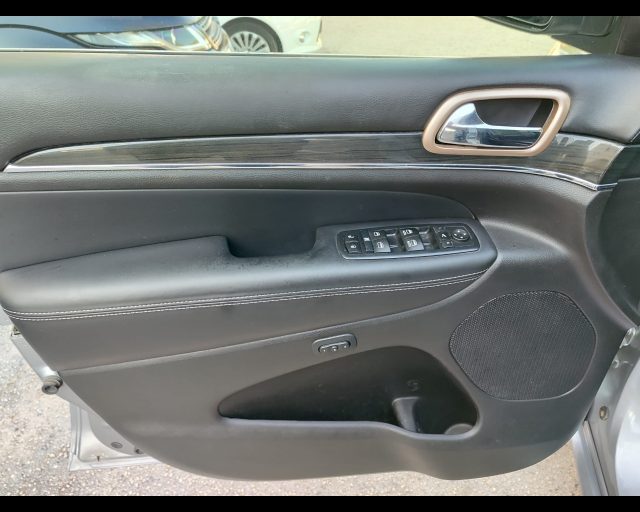 JEEP Grand Cherokee usata, con Servosterzo
