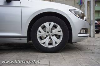 VOLKSWAGEN Passat usata, con Airbag testa