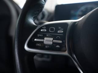 MERCEDES-BENZ GLA 180 usata, con Sedile posteriore sdoppiato
