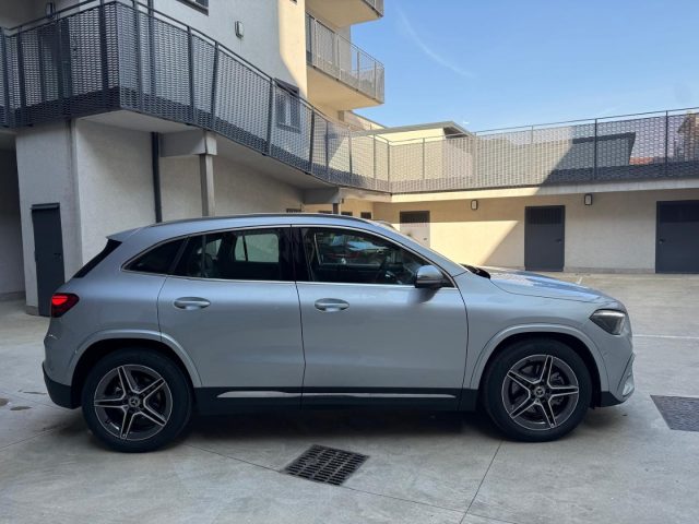 MERCEDES-BENZ GLA 180 usata, con Chiusura centralizzata
