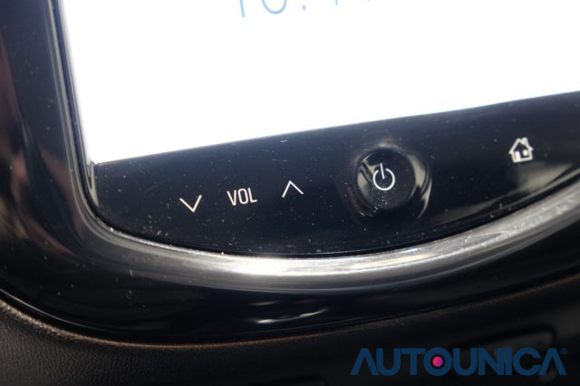 OPEL Corsa usata, con Sensori di parcheggio anteriori