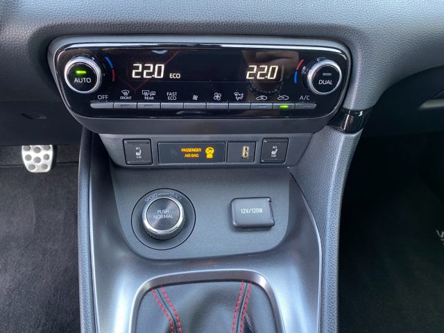 TOYOTA Yaris usata, con Controllo automatico clima