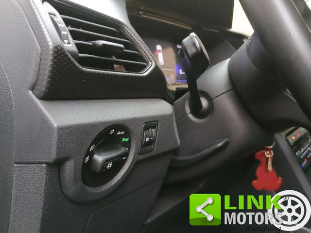 VOLKSWAGEN T-Cross usata 26