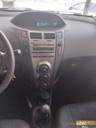 TOYOTA Yaris usata 21
