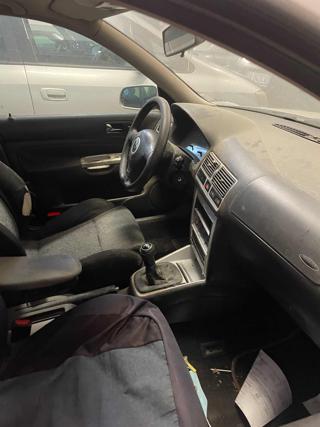 VOLKSWAGEN Golf usata, con Autoradio