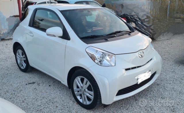TOYOTA iQ usata, con ABS