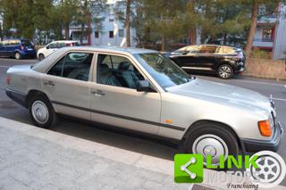 MERCEDES-BENZ 200 usata, con Autoradio