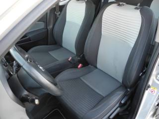 TOYOTA Yaris usata 39