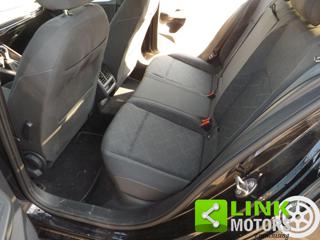 VOLKSWAGEN Golf usata, con Airbag testa