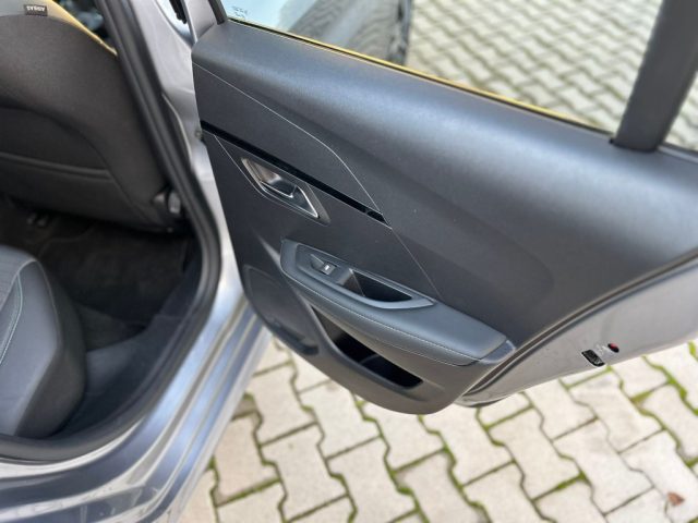 PEUGEOT 208 usata, con USB