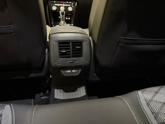 VOLKSWAGEN T-Roc usata, con Specchietti laterali elettrici