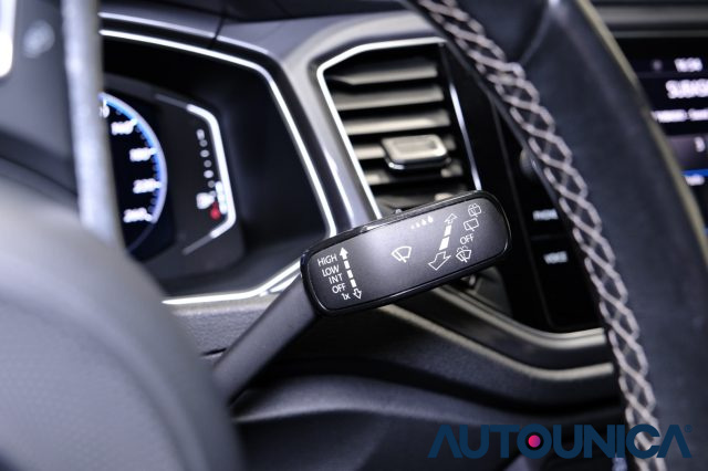 VOLKSWAGEN T-Roc usata, con USB
