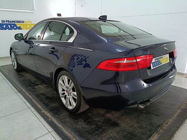 JAGUAR XE usata, con Autoradio