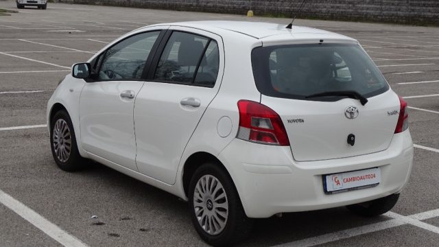 TOYOTA Yaris usata, con Alzacristalli elettrici