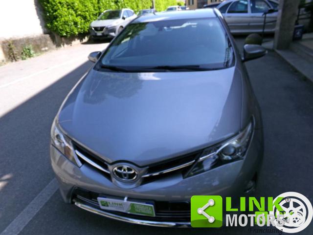 TOYOTA Auris usata, con Fari LED