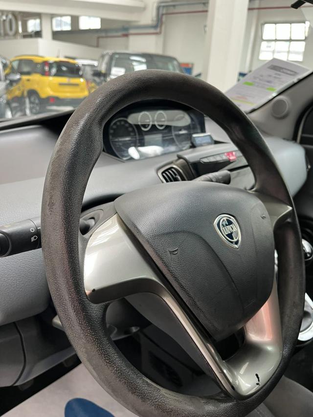 LANCIA Ypsilon usata, con Autoradio