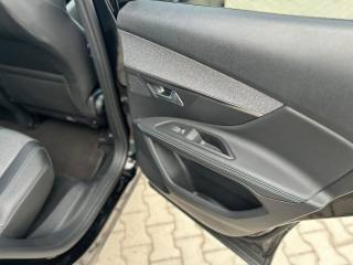 PEUGEOT 3008 usata, con Leve al volante