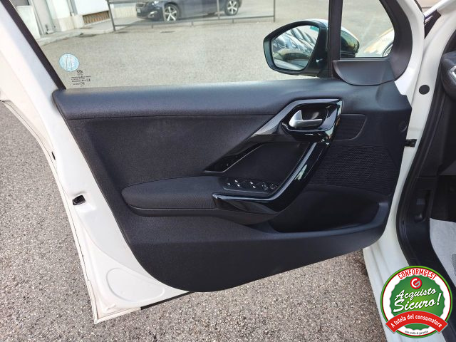PEUGEOT 208 usata, con Boardcomputer