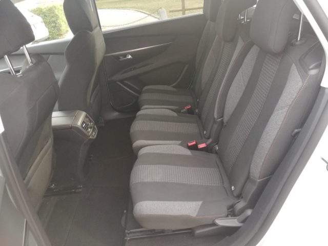 PEUGEOT 5008 usata, con Climatizzatore