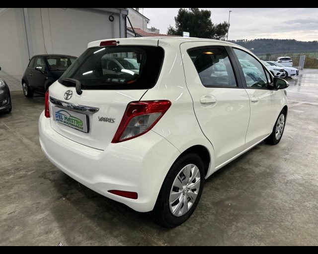 TOYOTA Yaris usata, con Autoradio