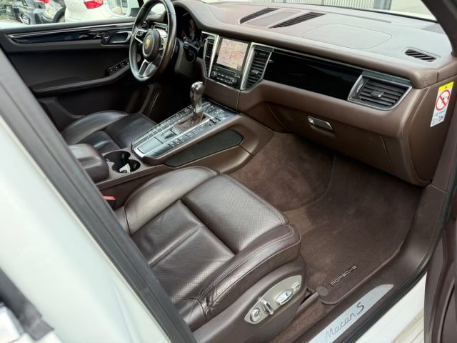 PORSCHE Macan usata, con Park Distance Control