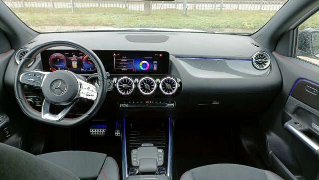 MERCEDES-BENZ GLA 200 usata, con Touch screen