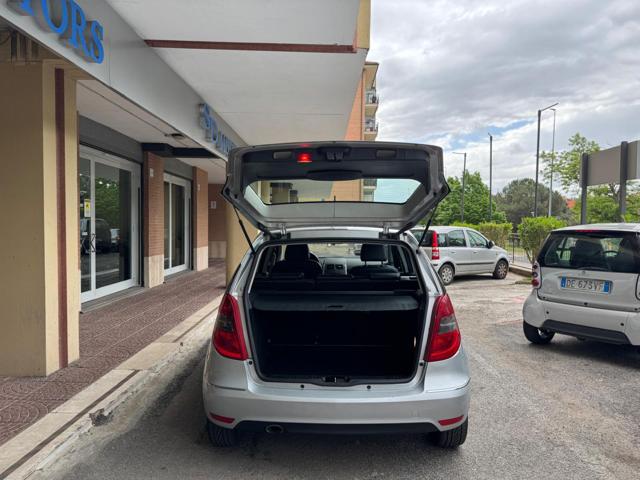 MERCEDES-BENZ A 180 usata, con Boardcomputer