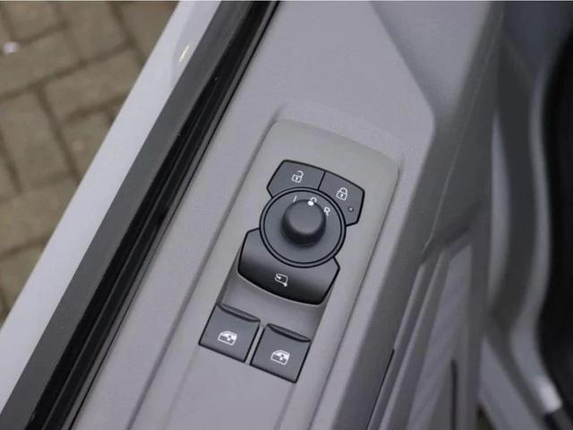 VOLKSWAGEN Transporter usata, con Autoradio