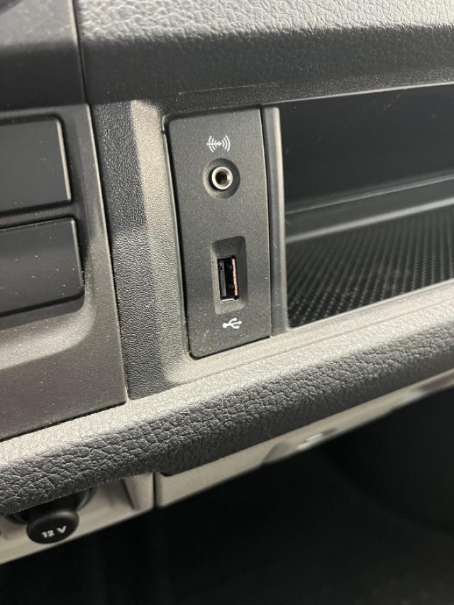 VOLKSWAGEN Caravelle usata, con Autoradio digitale