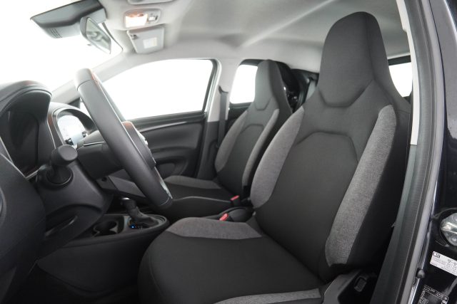 TOYOTA Aygo X usata 8