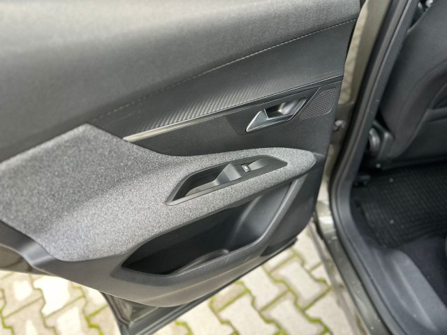PEUGEOT 3008 usata, con Park Distance Control