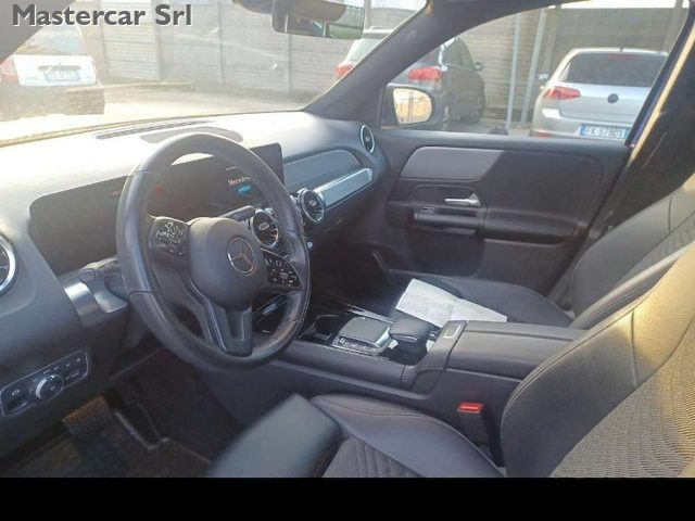 MERCEDES-BENZ GLB 200 usata, con Fari LED