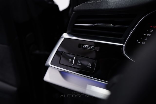 AUDI Q8 usata, con Tettuccio apribile