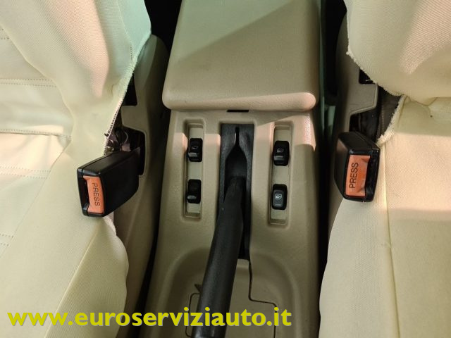 NISSAN Terrano II usata 16