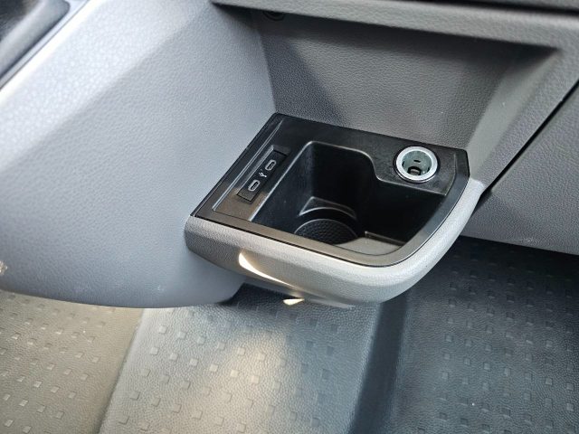 VOLKSWAGEN Transporter usata, con Autoradio digitale