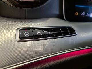 MERCEDES-BENZ E 220 usata, con Sensori di parcheggio anteriori