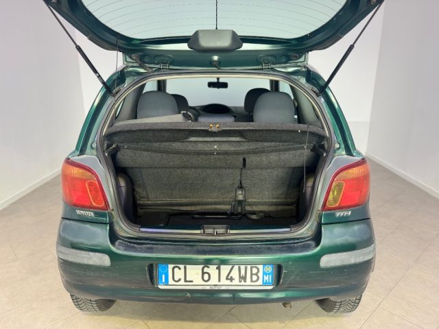 TOYOTA Yaris usata 13