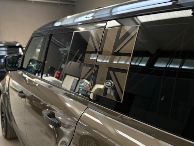 LAND ROVER Defender usata, con Fari LED