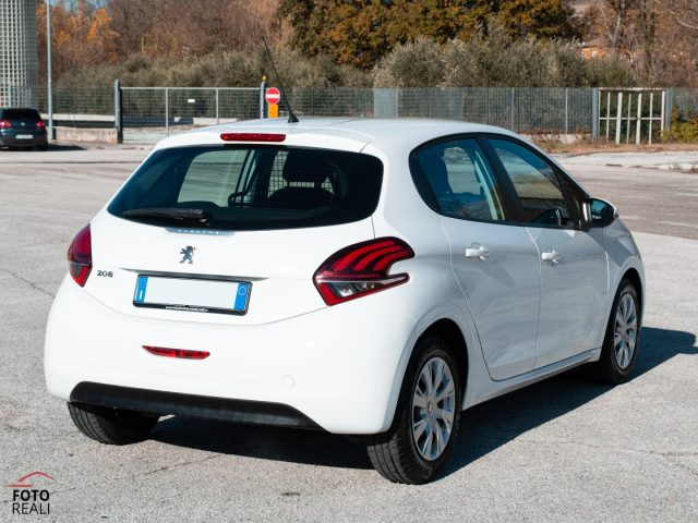 PEUGEOT 208 usata, con MP3