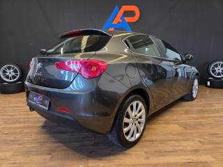ALFA ROMEO Giulietta usata, con Autoradio