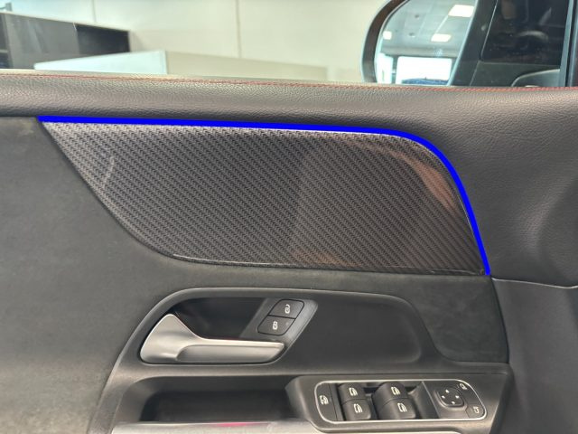 MERCEDES-BENZ GLB 200 usata, con USB
