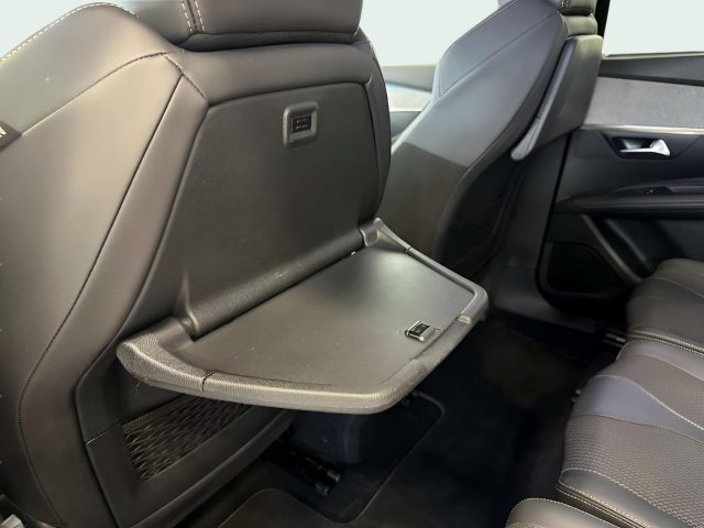 PEUGEOT 5008 usata, con Blind spot monitor
