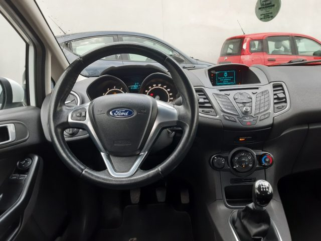 FORD Fiesta usata, con Autoradio