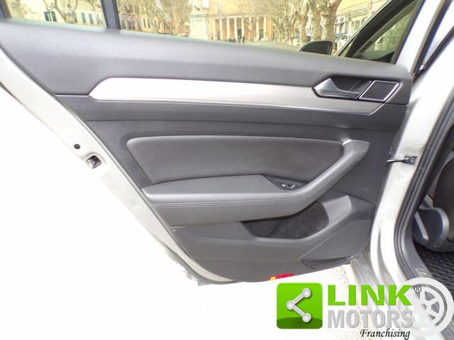 VOLKSWAGEN Passat usata, con Autoradio digitale