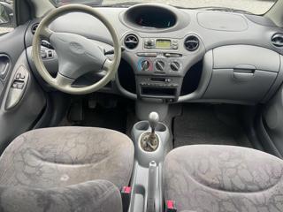 TOYOTA Yaris usata, con Autoradio